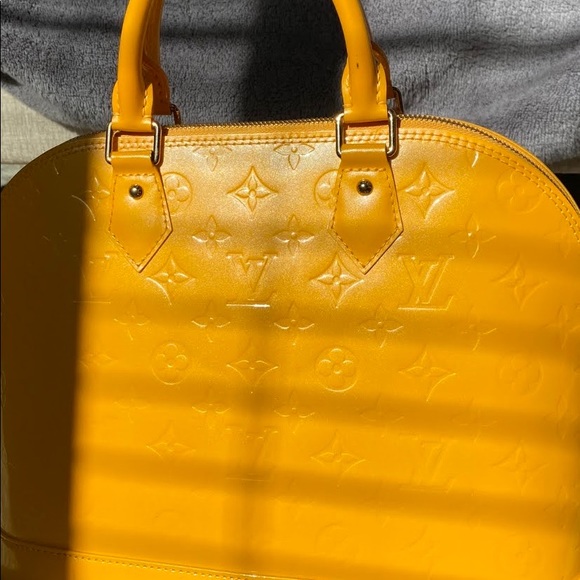 AUTHENTIC Louis Vuitton Jaune Passion Monogram Vernis Alma PM - Picture 6 of 16